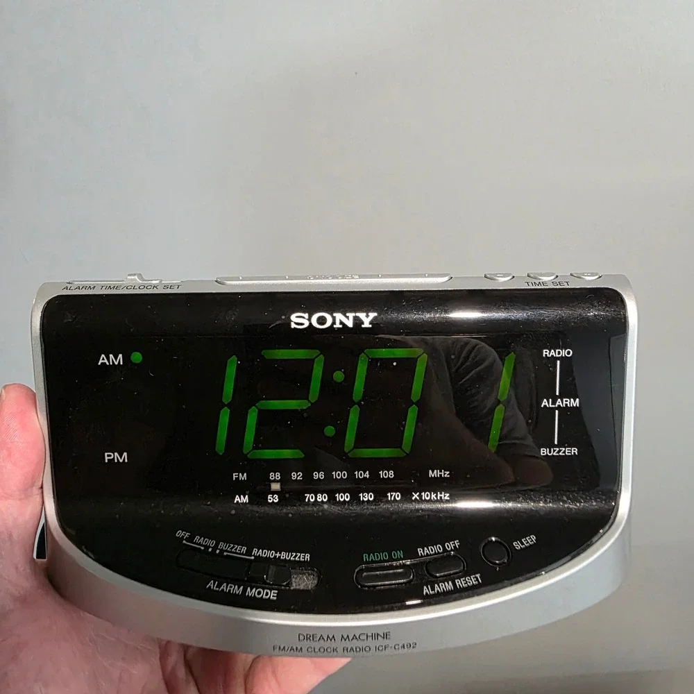 Sony Dream Machine Alarm Clock Silver AM FM Radio Large Digital Display ICF-C492